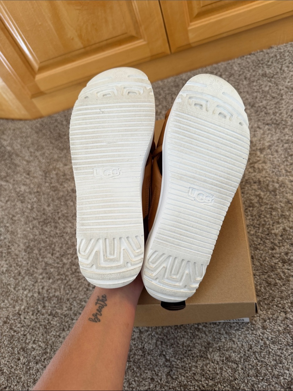UGG Zane Crossband Platform Sandals - Picture 5 of 5